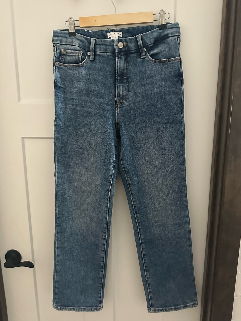 Good American Straight-Leg Jeans in Blue Wash